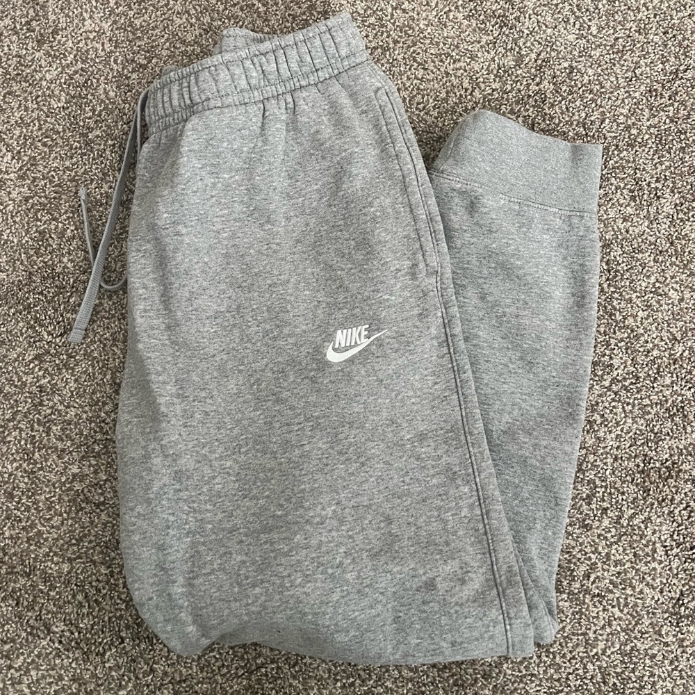 Men’s size large Nike joggers/sweatpants